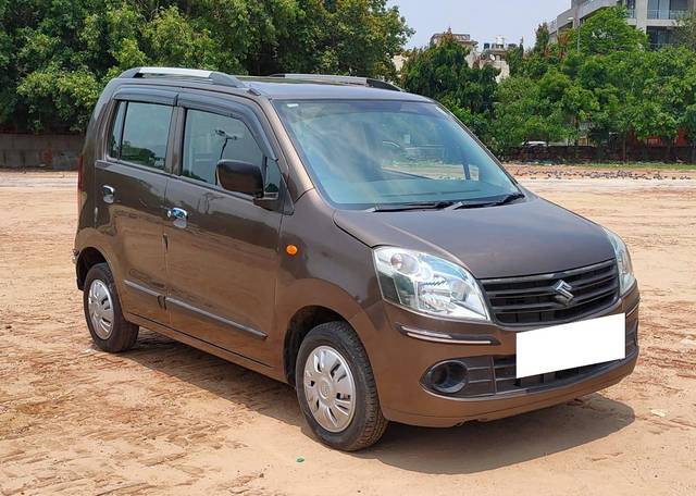 https://images10.gaadi.com/usedcar_image/4605514/original/processed_d061dbd201b7a94fc7bf1fd14fdaa846.jpg?imwidth=6400