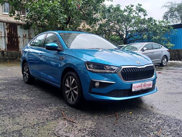 https://images10.gaadi.com/usedcar_image/4605529/original/processed_4da28efda69ab3b0e3d43b501e2c519d.jpeg?imwidth=6400