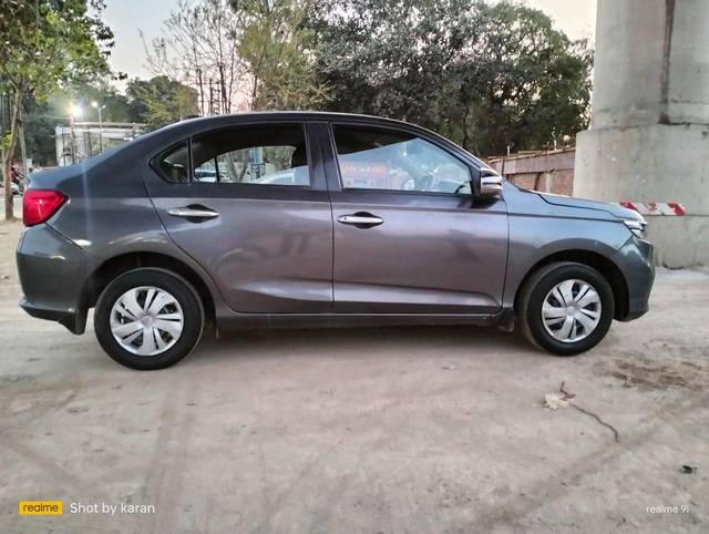 https://images10.gaadi.com/usedcar_image/4605531/original/processed_c938120ae1d00270722d3fba6829b93b.jpg?imwidth=6401