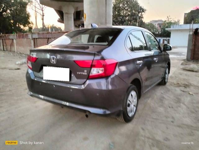 https://images10.gaadi.com/usedcar_image/4605531/original/processed_d67c799a34ae31f715575d55133a35da.jpg?imwidth=6402