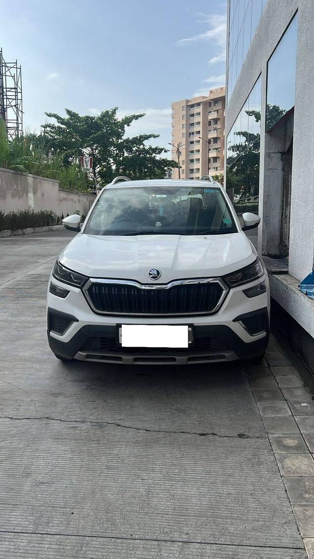 https://images10.gaadi.com/usedcar_image/4605577/original/processed_37bc5b37-1c2d-4fd4-a6ba-72fbb3b6bc73.jpg?imwidth=6400