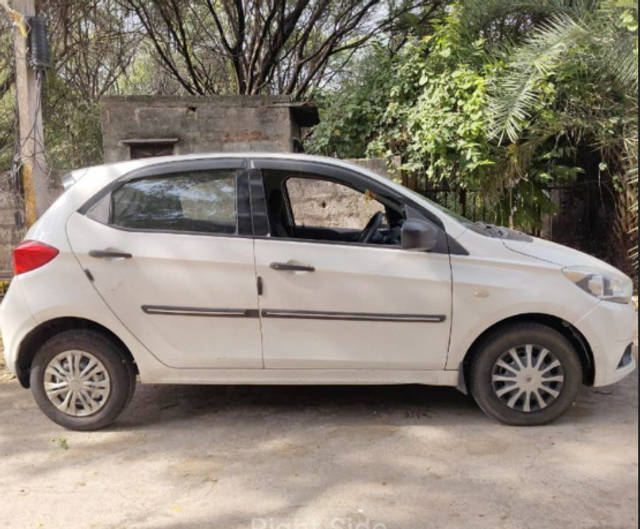 https://images10.gaadi.com/usedcar_image/4605594/original/f2b59990-8f72-478b-8fbe-4a0ab186b31a.png?imwidth=6400