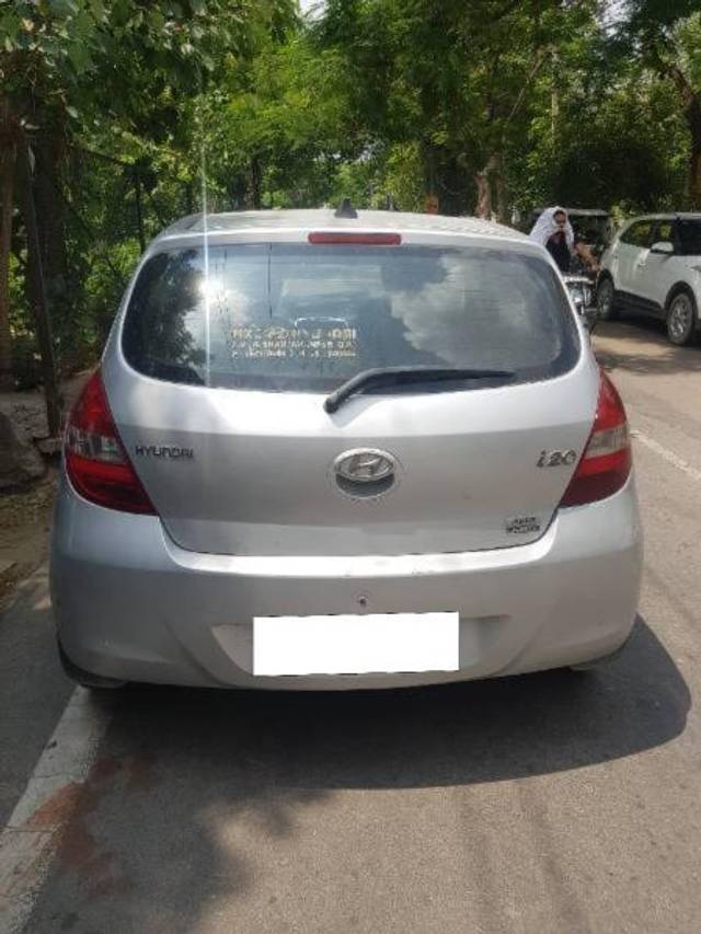 https://images10.gaadi.com/usedcar_image/4605602/original/processed_96622a83-1ead-4cc4-9925-b64c7dfd2cb1.jpg?imwidth=6402