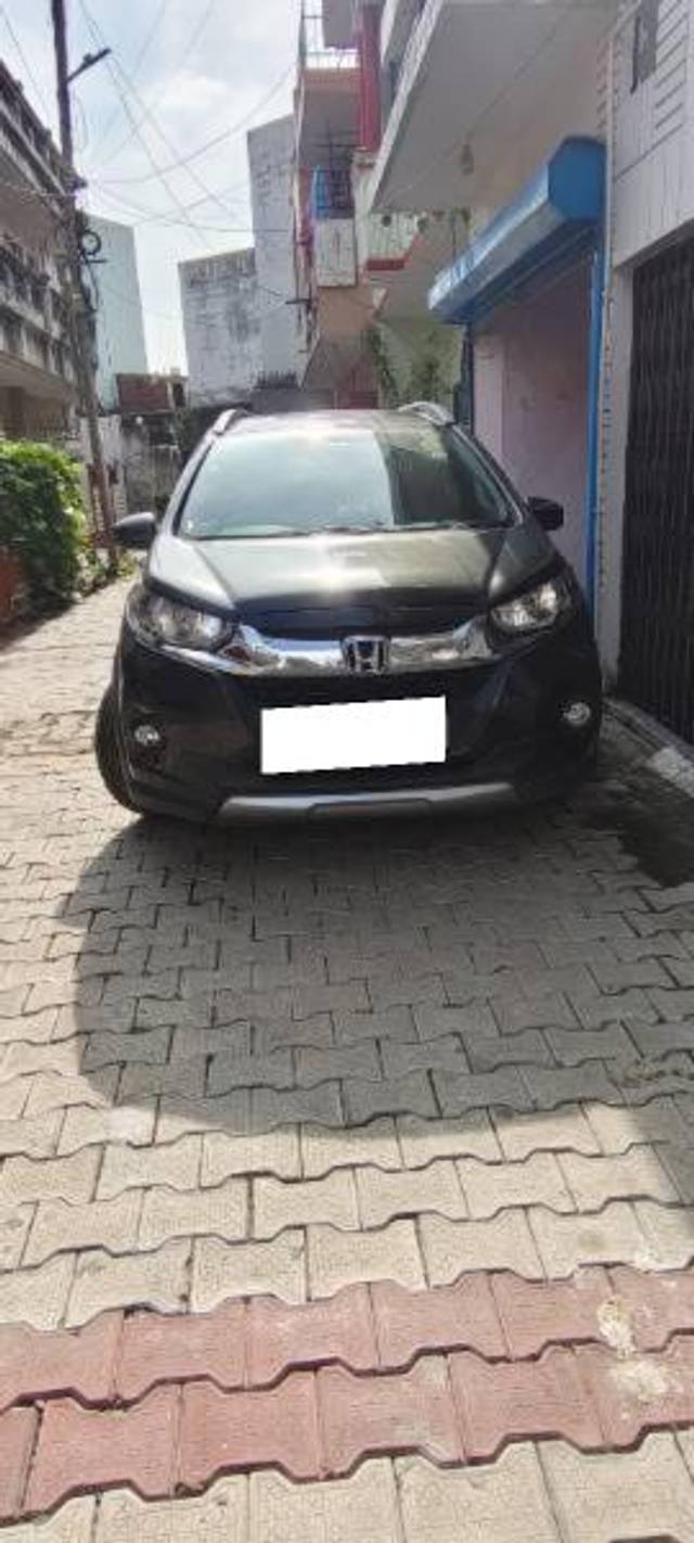 https://images10.gaadi.com/usedcar_image/4605604/original/processed_7d8d860b-cddc-4cba-a5af-c29711f03584.jpg?imwidth=6401