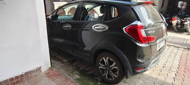 https://images10.gaadi.com/usedcar_image/4605604/original/processed_e129df7c-e82b-4997-8106-41b1173542e4.jpg?imwidth=6402