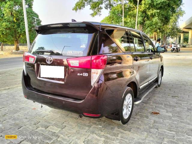 https://images10.gaadi.com/usedcar_image/4605612/original/processed_5ba6548f371370c8a9a9f962e7b2215d.jpg?imwidth=6402