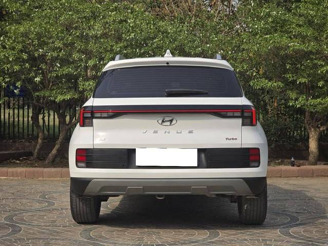 https://images10.gaadi.com/usedcar_image/4605615/original/processed_6d51614e92cc8f21ad676aab33979a66.jpg?imwidth=6402