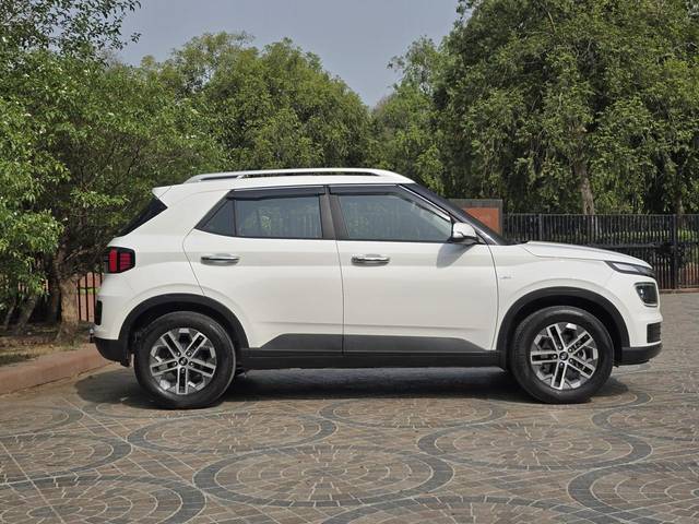 https://images10.gaadi.com/usedcar_image/4605615/original/processed_c88635d26164f5dd073e04b881d1e62e.jpg?imwidth=6401