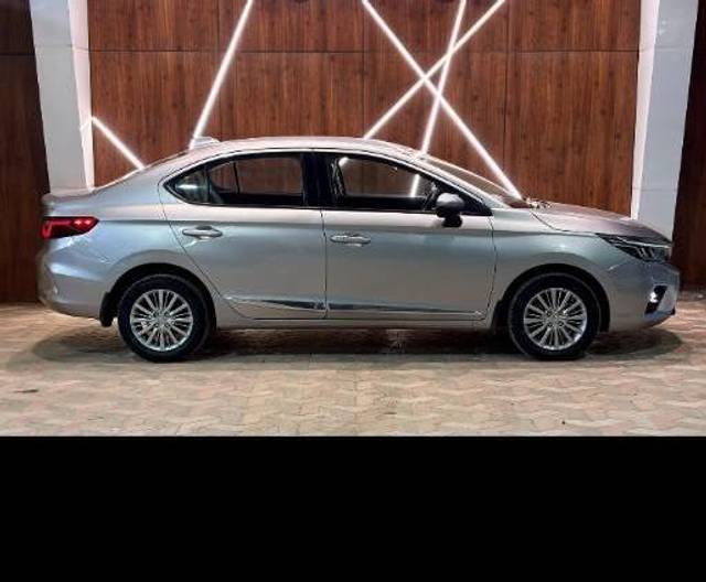 https://images10.gaadi.com/usedcar_image/4605622/original/processed_dc6e5e01c260d045f5b1ac766bc4a023.jpg?imwidth=6401