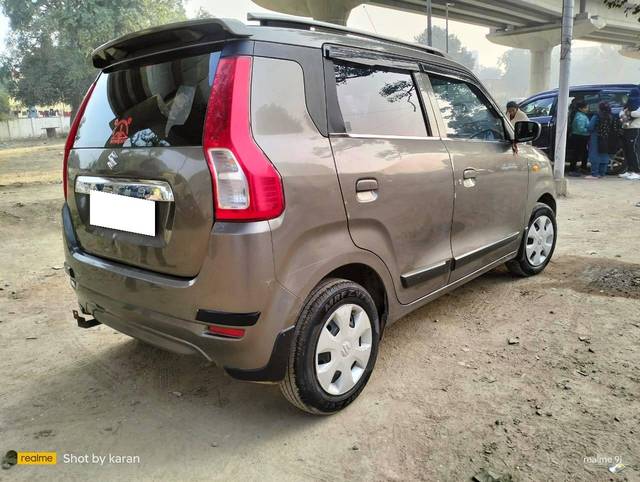 https://images10.gaadi.com/usedcar_image/4605623/original/processed_ac7a7e058aba8992d4e10c61bfc45852.jpg?imwidth=6402