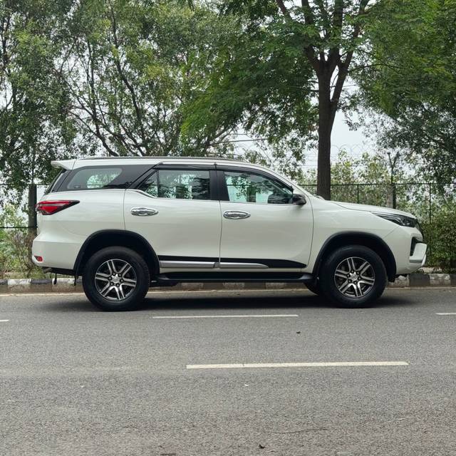 https://images10.gaadi.com/usedcar_image/4605625/original/aa330d1cd75d8cf3eb6869131f05fee3.jpg?imwidth=6401