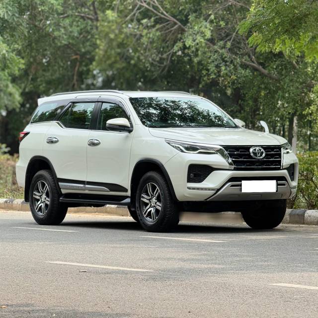 https://images10.gaadi.com/usedcar_image/4605625/original/processed_2d89fafa39f4a7ba1068f4dd231b6faa.jpg?imwidth=6400
