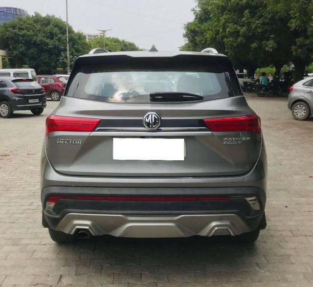 https://images10.gaadi.com/usedcar_image/4605628/original/processed_1ef4d859f33e0d105300ecb2f16a086e.jpg?imwidth=6401