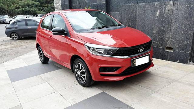 https://images10.gaadi.com/usedcar_image/4605637/original/processed_27ceb62107bd8d9bb95ec325ea49810c.jpg?imwidth=6400