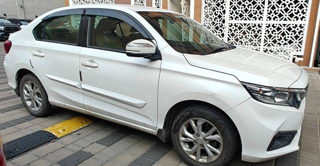 https://images10.gaadi.com/usedcar_image/4605653/original/processed_42afd72caa9e160dc34c3f4cbb581898.jpg?imwidth=6400