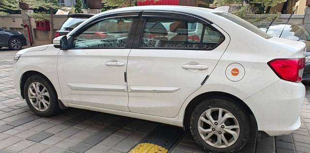 https://images10.gaadi.com/usedcar_image/4605653/original/processed_ea95ad1e16db88aa405ce4c3e38e9753.jpg?imwidth=6402