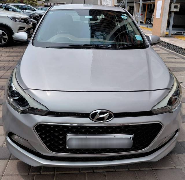https://images10.gaadi.com/usedcar_image/4605672/original/processed_269d18d370abdc388a62627d55be5a7c.jpg?imwidth=6400