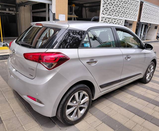 https://images10.gaadi.com/usedcar_image/4605672/original/processed_48f38514210b98d70b0926d2567ba2bf.jpg?imwidth=6402