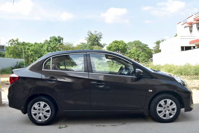 https://images10.gaadi.com/usedcar_image/4605695/original/4b0867197d579ab96fa375a40660eb62.jpg?imwidth=6401
