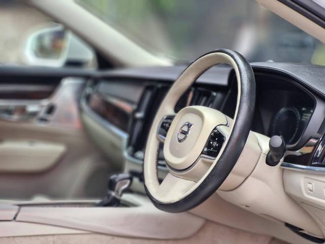 https://images10.gaadi.com/usedcar_image/4605697/original/processed_73ffbceb-8ecb-413a-87d0-538ed1b98b14.jpg?imwidth=6401