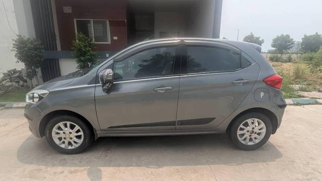 https://images10.gaadi.com/usedcar_image/4605704/original/processed_7913c626-fcf0-44f1-b436-0150f8e28d71.jpg?imwidth=6402