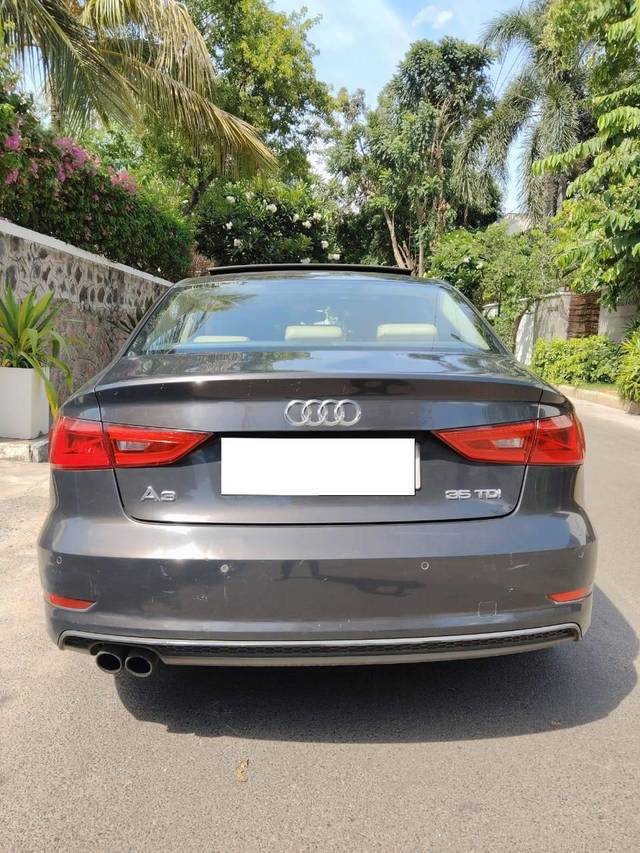https://images10.gaadi.com/usedcar_image/4605707/original/processed_df76bd5cc11a6c41884aa34781a2f597.jpg?imwidth=6402