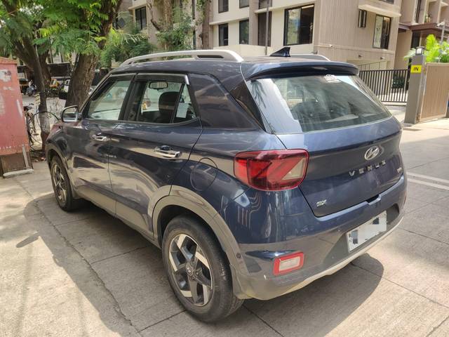https://images10.gaadi.com/usedcar_image/4605711/original/processed_1e0af9a785a3784b5e0610e26511e179.jpeg?imwidth=6402