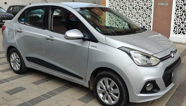 https://images10.gaadi.com/usedcar_image/4605716/original/processed_8cddf2fbea56bdd5814e9878dca7f8a6.jpg?imwidth=6400