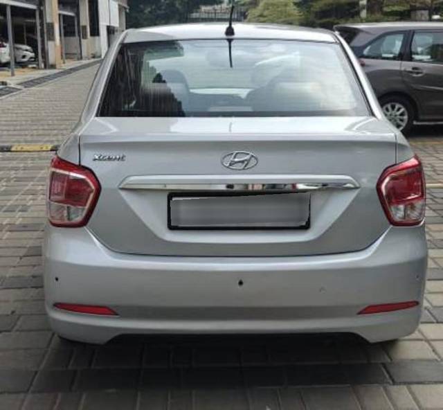 https://images10.gaadi.com/usedcar_image/4605716/original/processed_cdb5657dff5c113f59f665be90a6acd2.jpg?imwidth=6402