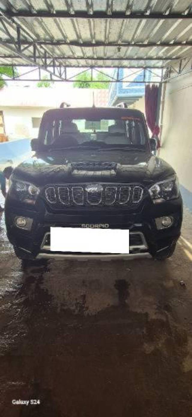 https://images10.gaadi.com/usedcar_image/4605775/original/processed_1fa45a10-45d2-4697-8312-ffa9f2297bf5.jpg?imwidth=6400