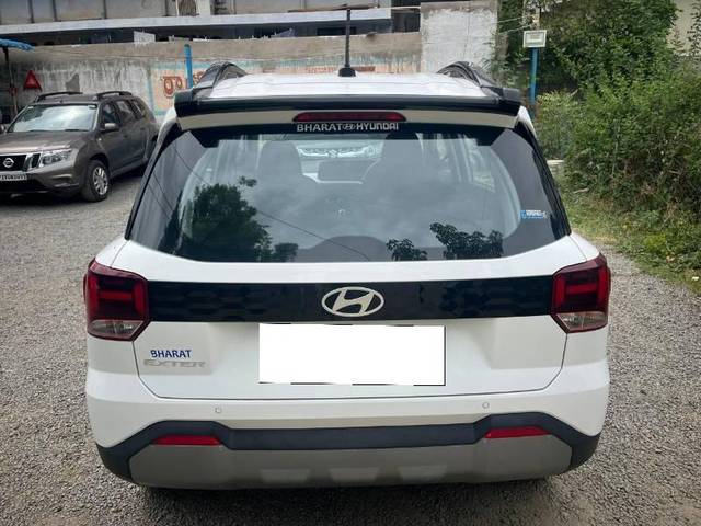 https://images10.gaadi.com/usedcar_image/4605777/original/processed_942dd9e8-2e8d-4581-92c7-fbf325a1548f.jpg?imwidth=6402