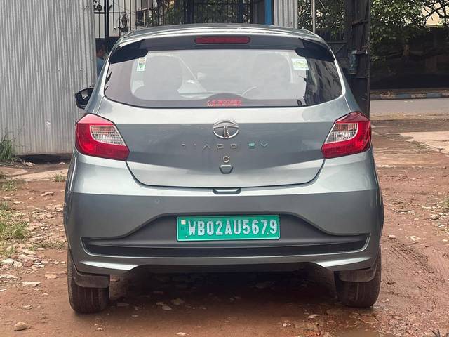 https://images10.gaadi.com/usedcar_image/4605780/original/processed_17352b30e9f0cd3da32695c4a27cffb1.jpg?imwidth=6401