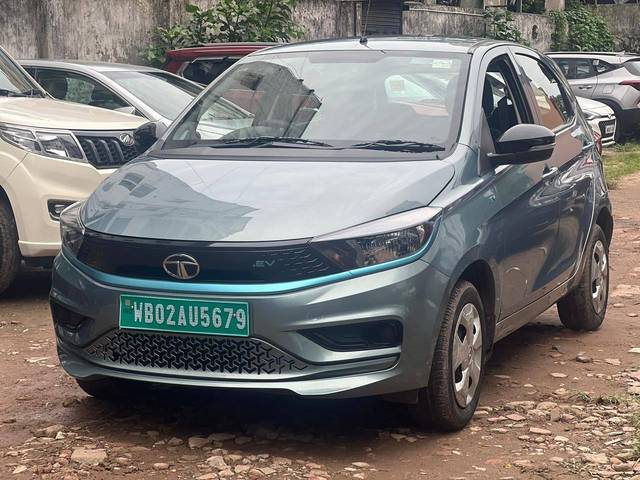 https://images10.gaadi.com/usedcar_image/4605780/original/processed_96eed995200d00846439d649e91024dd.jpg?imwidth=6402