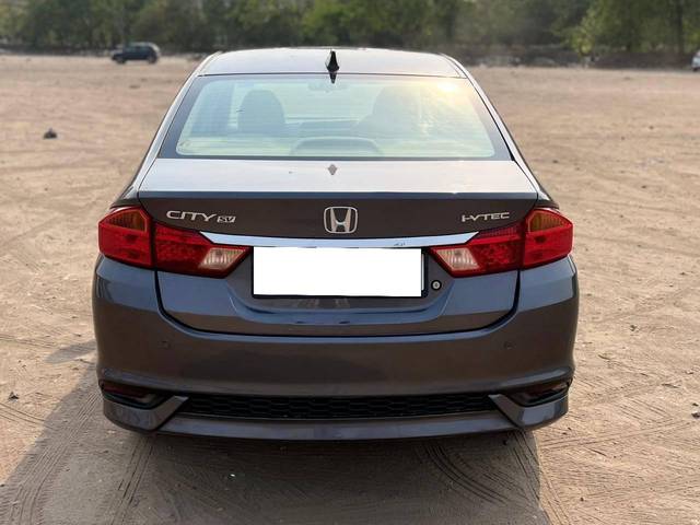 https://images10.gaadi.com/usedcar_image/4605804/original/processed_7a33632903c3ce28ece5f53a27611917.jpg?imwidth=6402