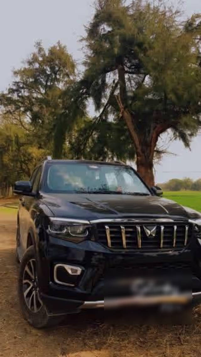 https://images10.gaadi.com/usedcar_image/4605817/original/607f9032-ac72-4149-b2c2-8635d5565d1f.png?imwidth=6402
