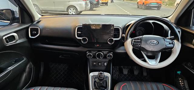 https://images10.gaadi.com/usedcar_image/4605840/original/60ae4cc18d79fba84d4b7284e27260bb.jpg?imwidth=6402