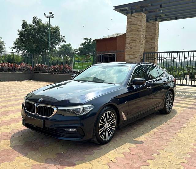 https://images10.gaadi.com/usedcar_image/4605847/original/f583a49bd152e920f4c5c2e519c04f8d.jpg?imwidth=6402