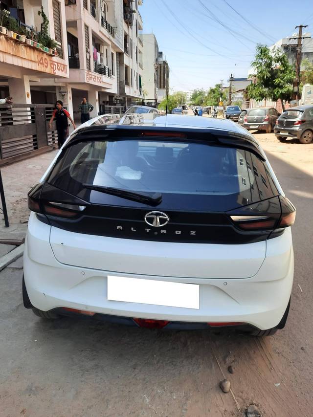 https://images10.gaadi.com/usedcar_image/4605879/original/processed_b0c72b28-6211-4310-bc6e-0e7d350f9cba.jpg?imwidth=6400