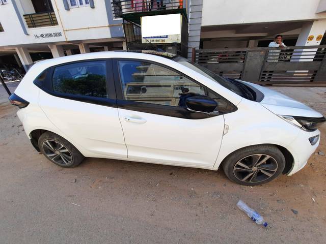 https://images10.gaadi.com/usedcar_image/4605879/original/processed_ec9a0931-dbc4-4ba6-9255-0bb8ce7d1d91.jpg?imwidth=6402
