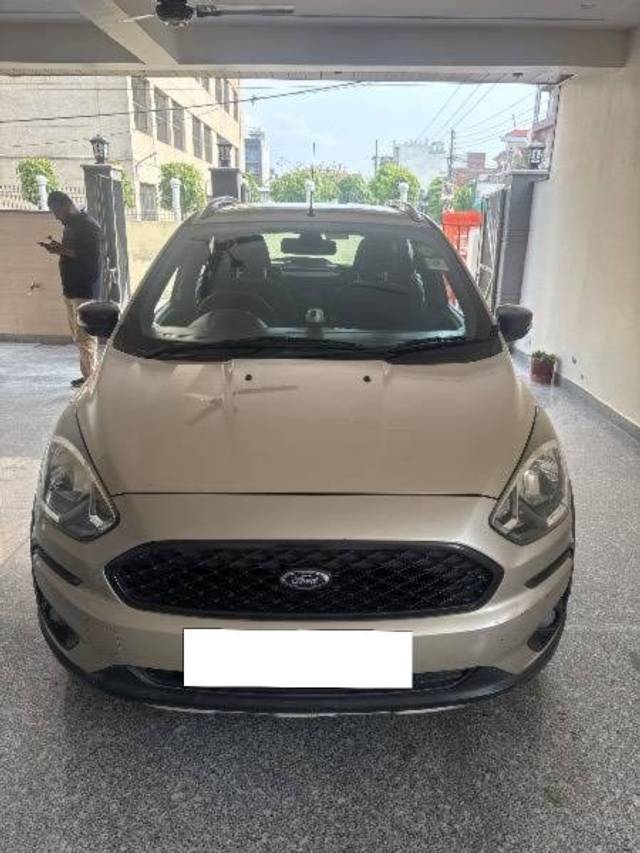 https://images10.gaadi.com/usedcar_image/4605893/original/processed_3481dbba-b4cf-44d2-bc42-3afe6add539b.jpg?imwidth=6402
