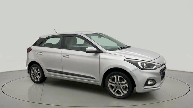 https://images10.gaadi.com/usedcar_image/4605935/original/83b61f50b385a53e01fa66eca88b141c.jpg?imwidth=6400