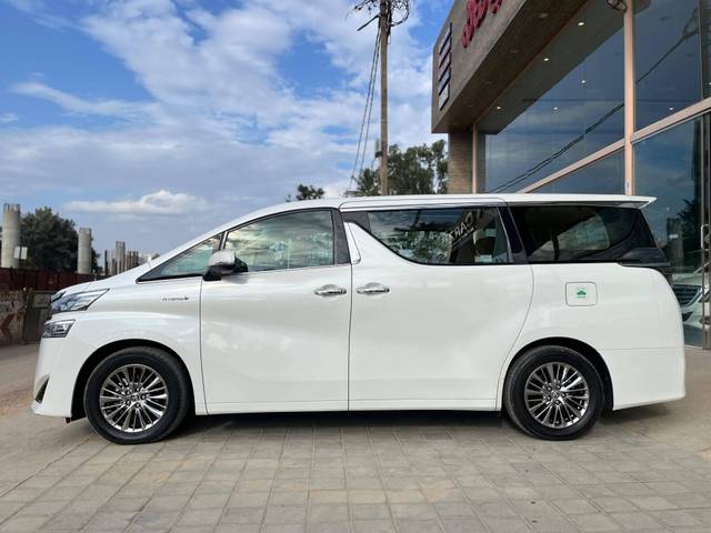 https://images10.gaadi.com/usedcar_image/4605948/original/processed_64c66ebc38a3e608e935bc3624fadcc6.jpg?imwidth=6402