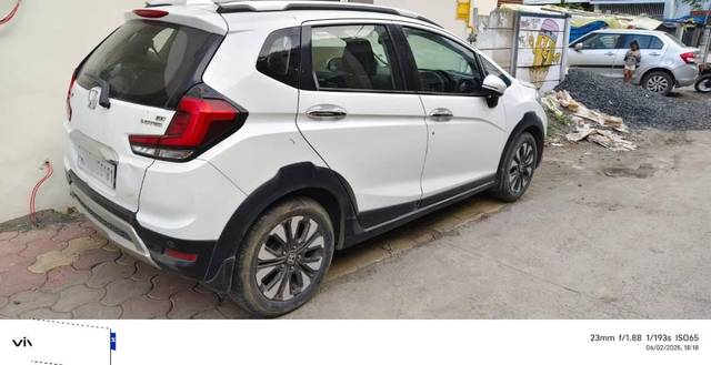 https://images10.gaadi.com/usedcar_image/4605955/original/processed_7565401a-699c-44c2-9077-3307cf3dd8b4.jpg?imwidth=6401