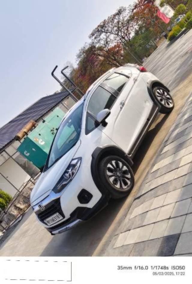 https://images10.gaadi.com/usedcar_image/4605955/original/processed_9d3efd6f-7e59-4faa-ad9a-cc4c6cbdafdd.jpg?imwidth=6400