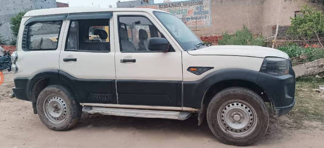 https://images10.gaadi.com/usedcar_image/4606002/original/processed_0c466ee2-4832-4824-a860-6d44c96fa748.png?imwidth=6402