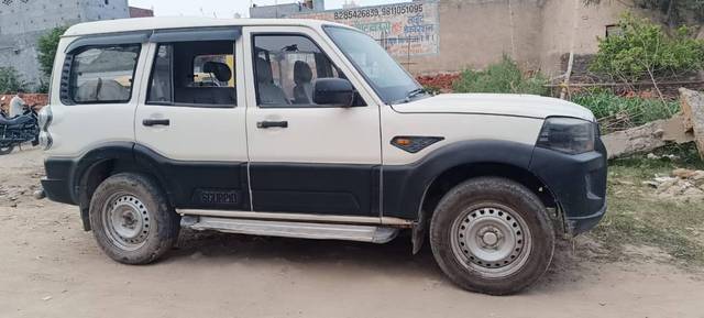 https://images10.gaadi.com/usedcar_image/4606002/original/processed_80a38a0c-5b1e-4ddb-87f2-03d533b982e5.jpg?imwidth=6401