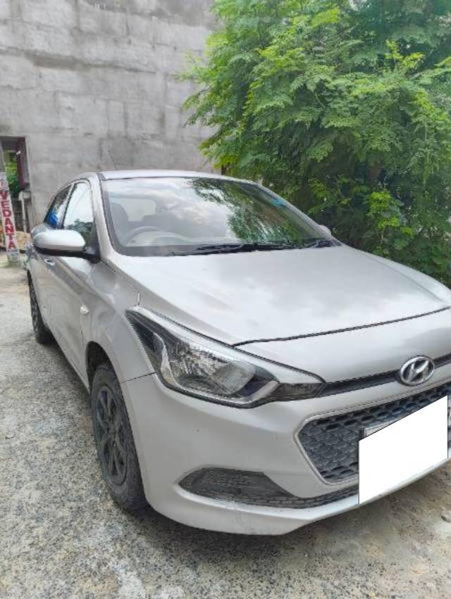 https://images10.gaadi.com/usedcar_image/4606011/original/processed_61689227-4e7a-4584-9663-9f62e16f249f.jpg?imwidth=6400