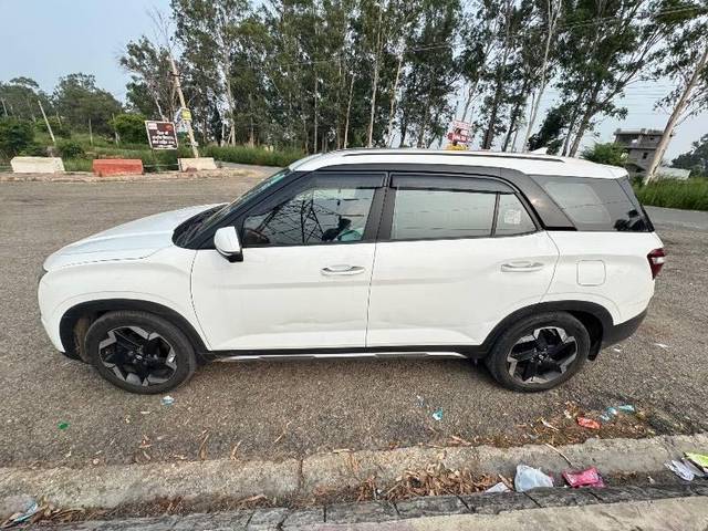 https://images10.gaadi.com/usedcar_image/4606013/original/processed_7dc13f30-ce0b-4931-9b85-f6998b1d43db.jpeg?imwidth=6402