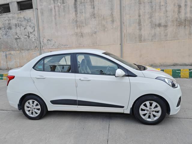 https://images10.gaadi.com/usedcar_image/4606048/original/1f548dcabf5798e29968ded0308d4451.jpg?imwidth=6401