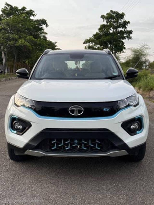 https://images10.gaadi.com/usedcar_image/4606064/original/processed_bd7360c4-de7a-4a43-aa3c-288ac3779383.jpeg?imwidth=6400